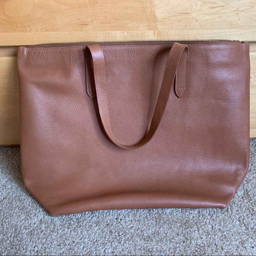 Cuyana classic zipper tote in caramel